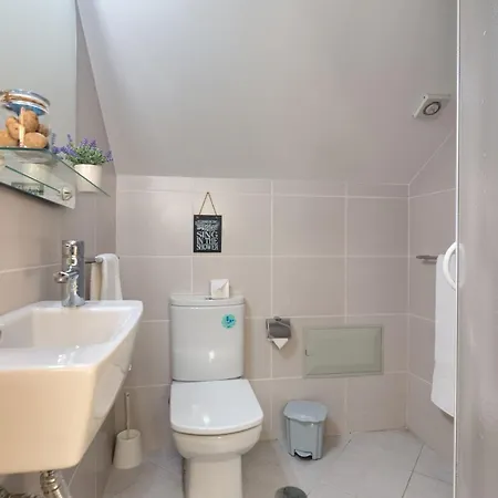 Araujo Da Costa By Madeira Caniço