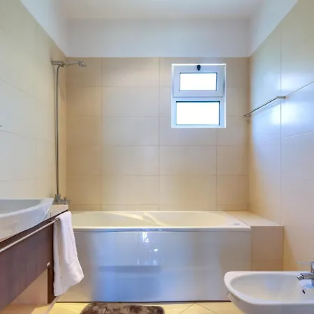 Araujo Da Costa By Madeira Caniço