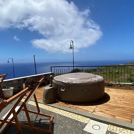 Araujo Da Costa By Madeira Tatil Evi Caniço