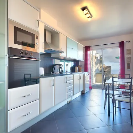 Araujo Da Costa By Madeira Tatil Evi