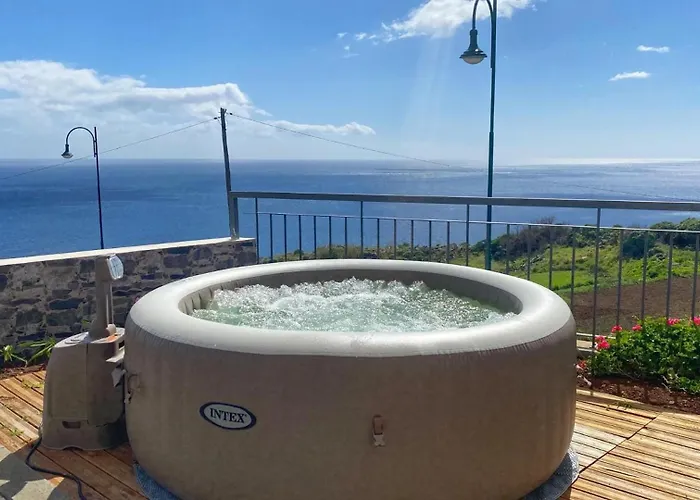 Araujo Da Costa By Madeira Tatil Evi Caniço