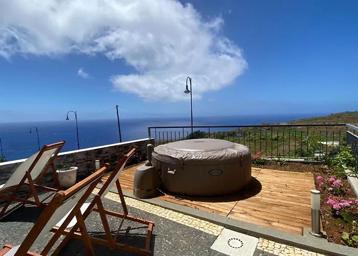 Araujo Da Costa By Madeira Tatil Evi Caniço