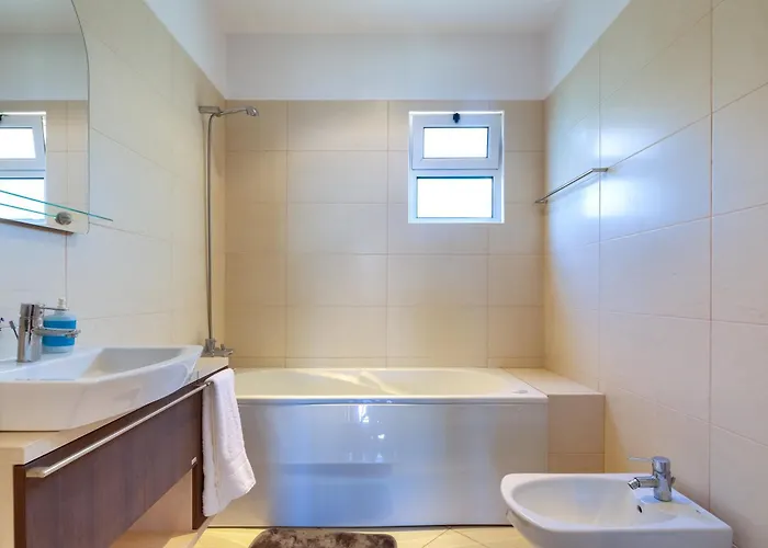 Araujo Da Costa By Madeira Caniço